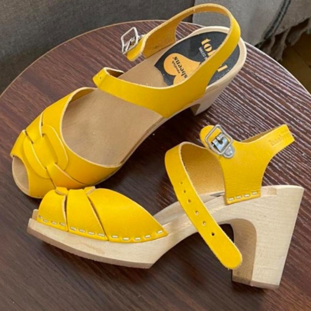 HASBEENS peep toe high yellow sandals size 37 clogs